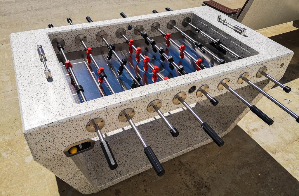 Calciobalilla in calcestruzzo